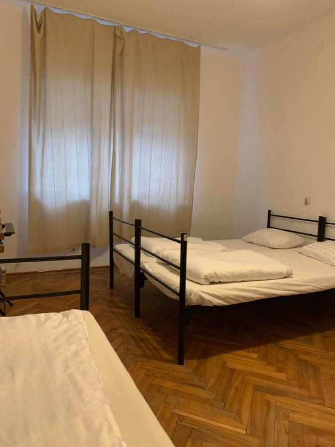 Viki Apartment Krasków Exteriör bild